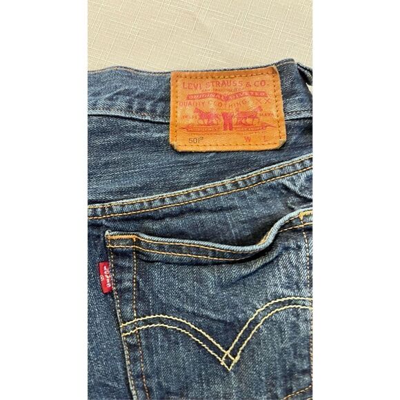 Levi's Women's Cutoff 501 Cotton Denim Jean Shorts Blue Dark Wash Size 24 - Picture 8 of 9